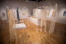Exposition De fil et de papier, présentée à La Sarre en novembre et qui amorce sa tournée québécoise au Salon des métiers d'art du Québec, à Montréal